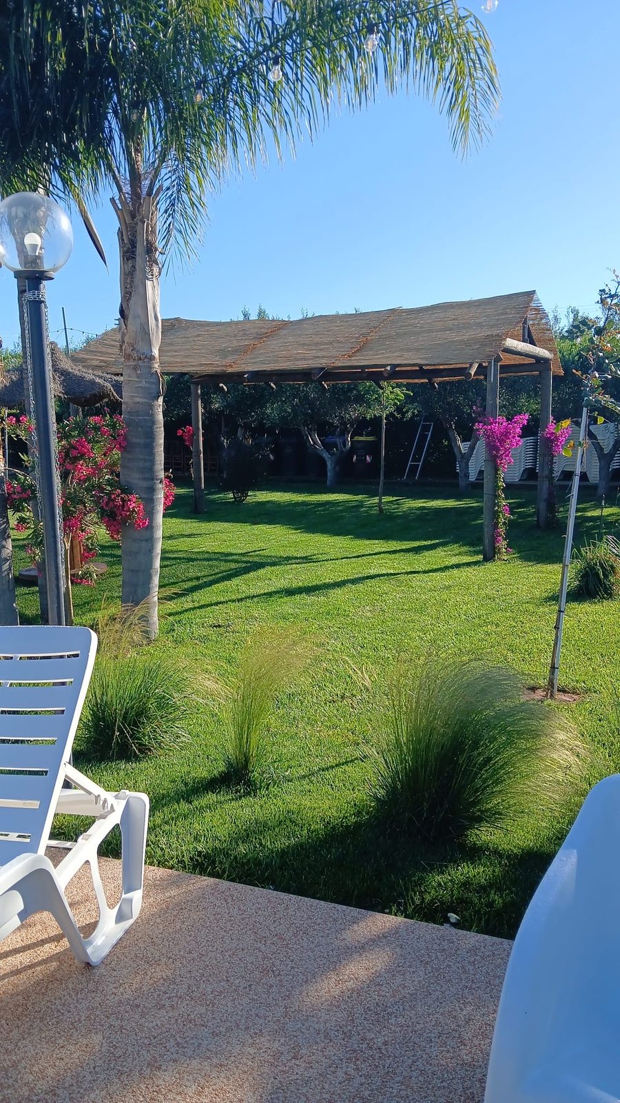 Relais San Giovanni · il portico affacciato sul prato, Castellaneta (Taranto)