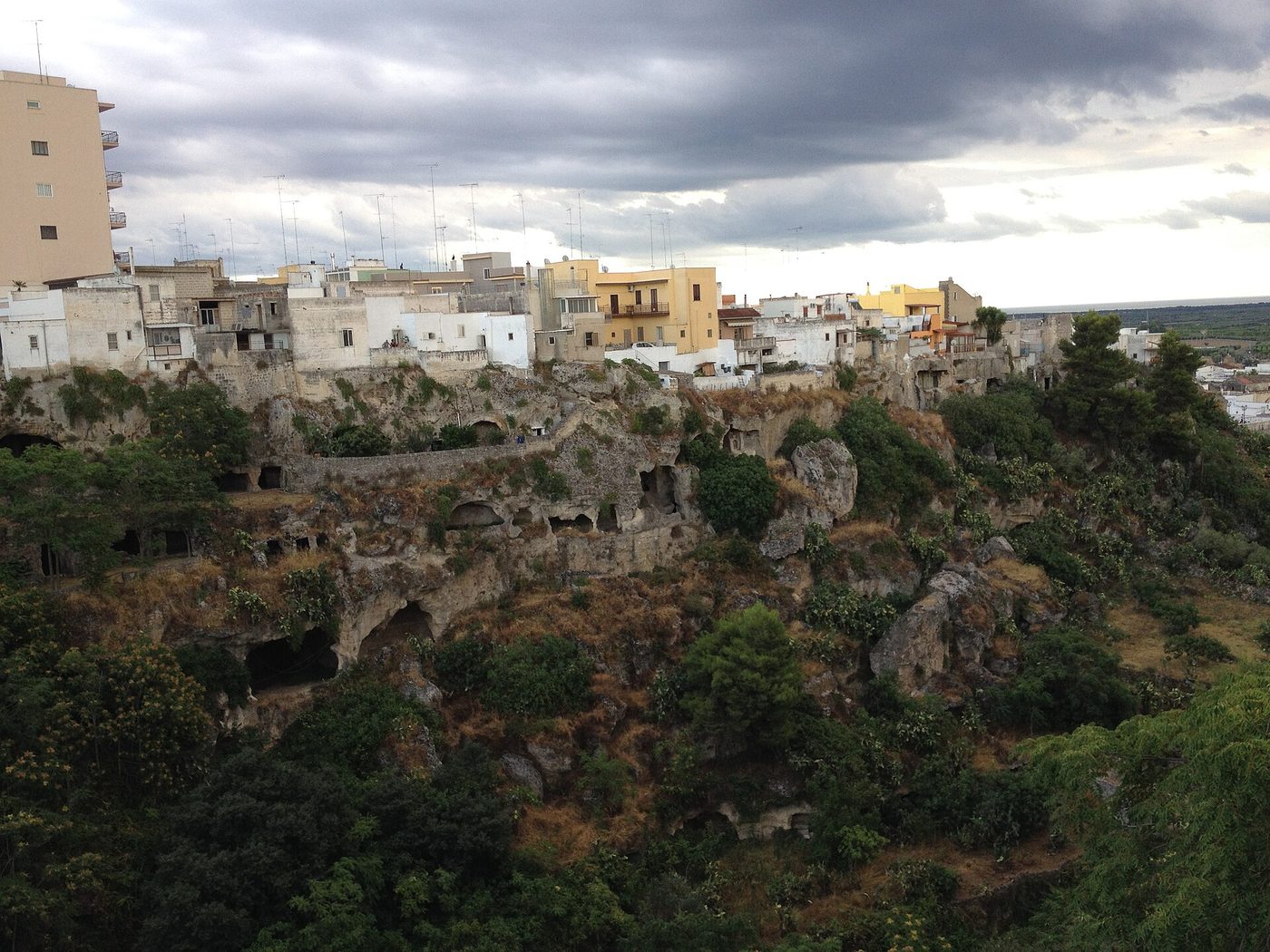 Le abitazioni rupestri scavate nella Gravina di Massafra