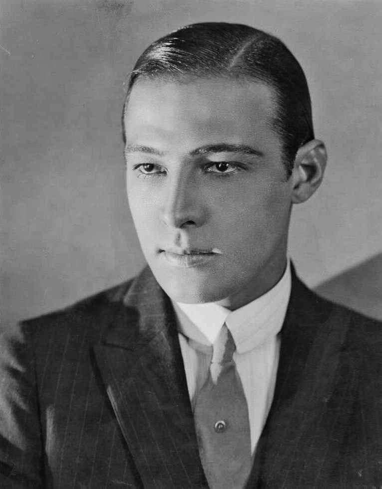 Ritratto di Rodolfo Valentino del 1922 realizzato da Donald Biddle Keyes